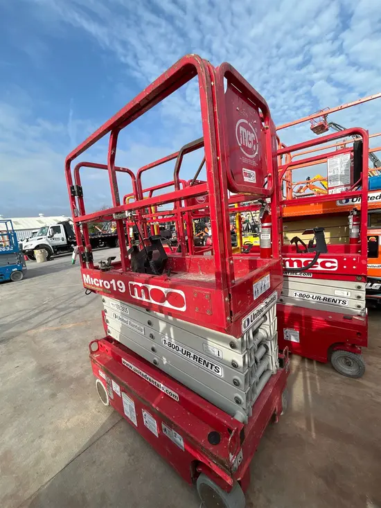 2019 MEC MICRO 19 Scissor Lift