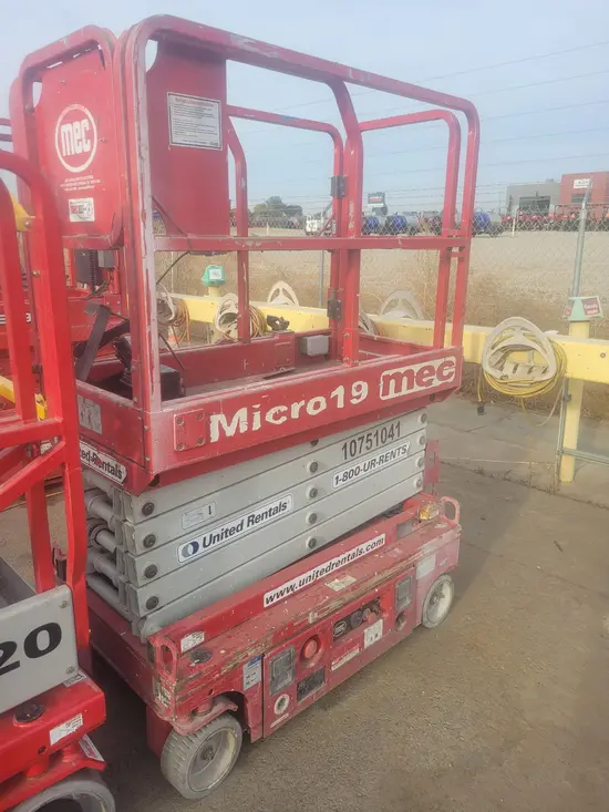 2018 MEC MICRO 19 Scissor Lift
