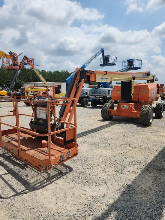 2017 JLG 800AJ Articulating Boom Lift