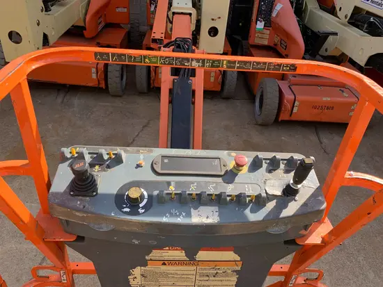 2016 JLG E400AJPN Articulating Boom Lift