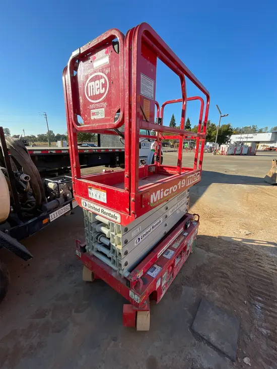 2019 MEC MICRO 19 Scissor Lift