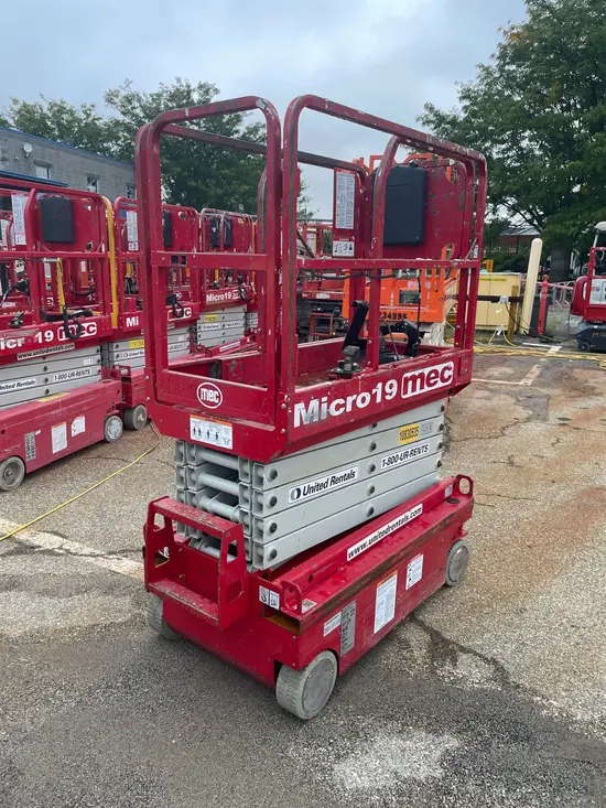 2018 MEC MICRO 19 Scissor Lift