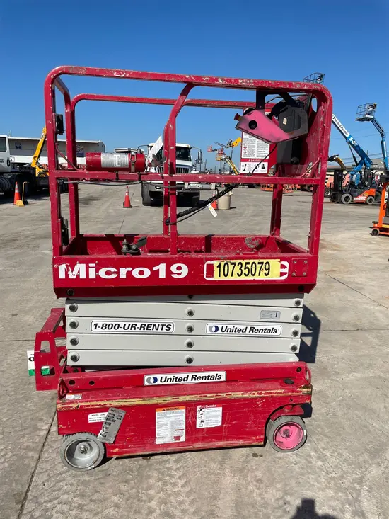 2018 MEC MICRO 19 Scissor Lift