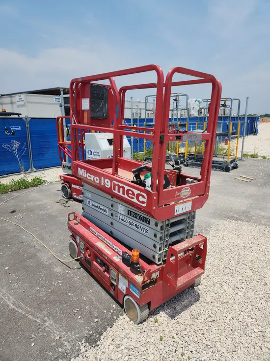 2019 MEC MICRO 19 Scissor Lift