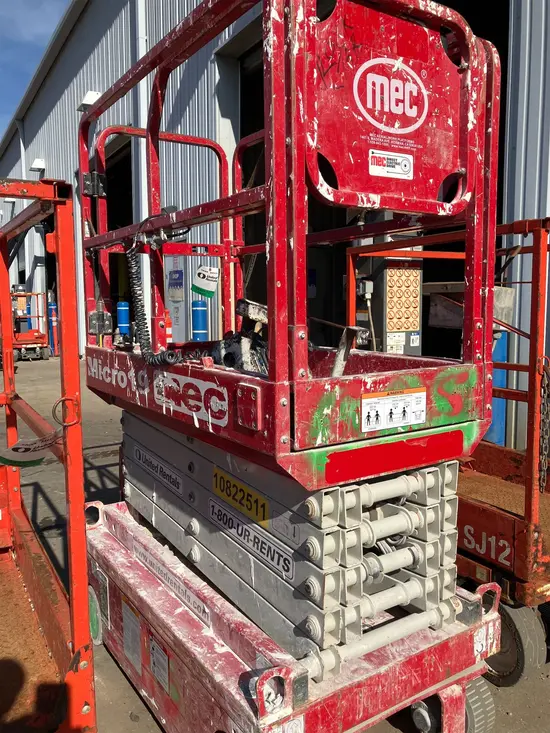 2018 MEC MICRO 19 Scissor Lift
