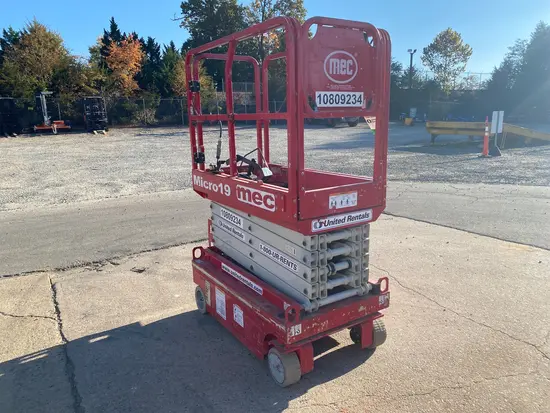 2018 MEC MICRO 19 Scissor Lift