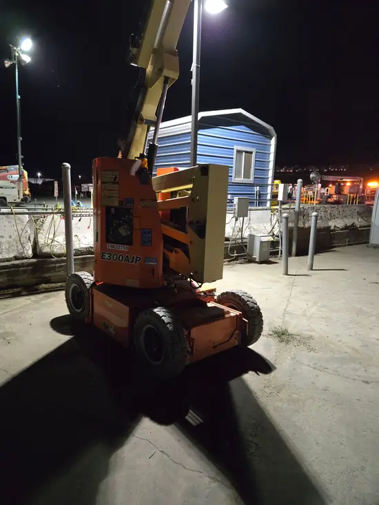 2018 JLG E300AJP Articulating Boom Lift