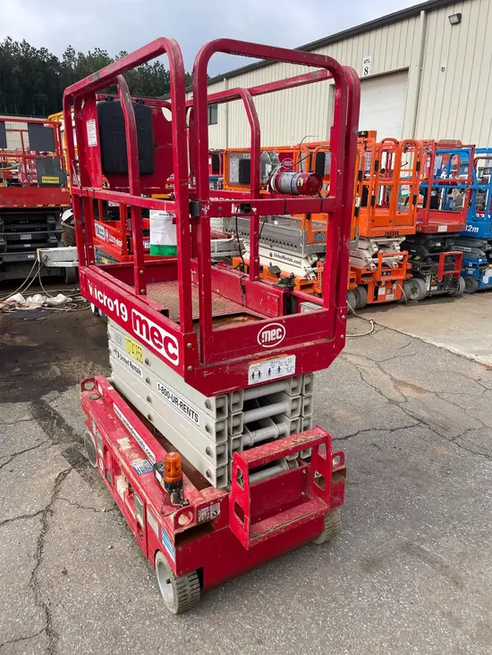 2018 MEC MICRO 19 Scissor Lift