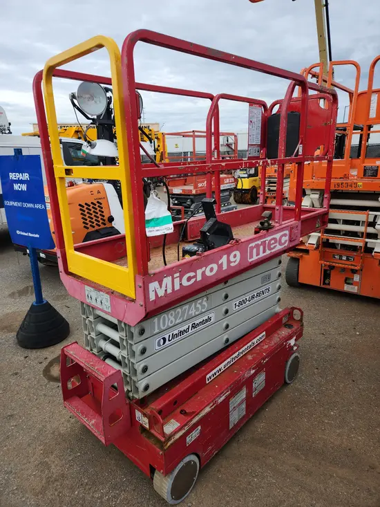 2018 MEC MICRO 19 Scissor Lift