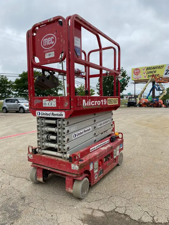 2019 MEC MICRO 19 Scissor Lift