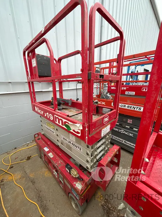 2017 MEC MICRO 19 Scissor Lift