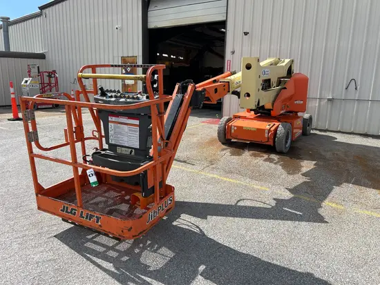 2017 JLG E400AJPN Articulating Boom Lift
