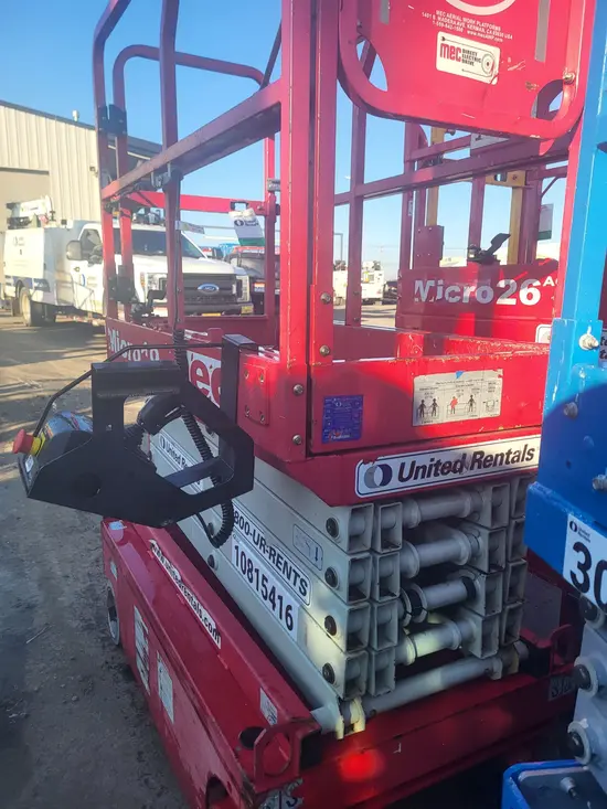 2018 MEC MICRO 19 Scissor Lift