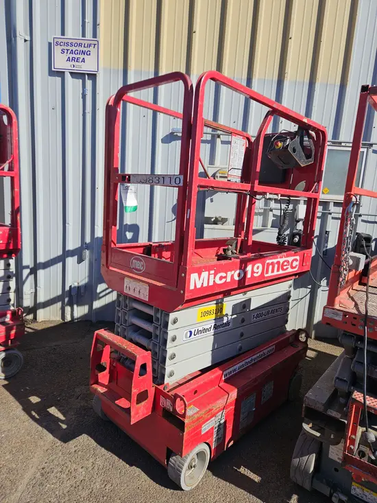 2019 MEC MICRO 19 Scissor Lift