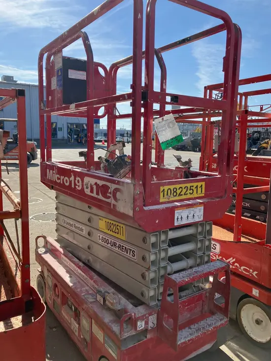 2018 MEC MICRO 19 Scissor Lift
