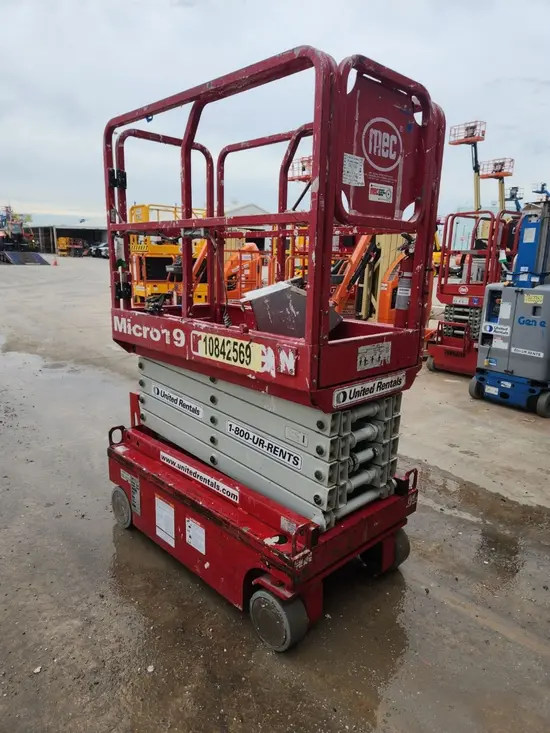 2018 MEC MICRO 19 Scissor Lift