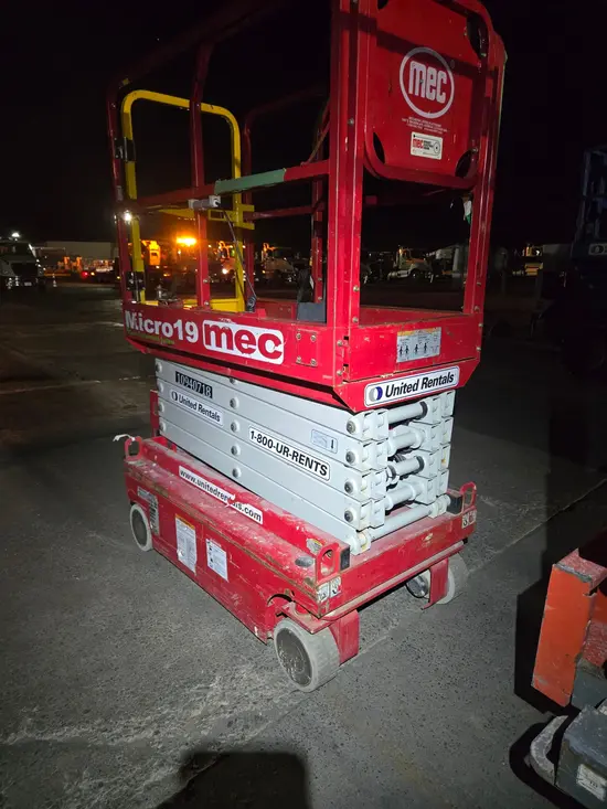 2019 MEC MICRO 19 Scissor Lift
