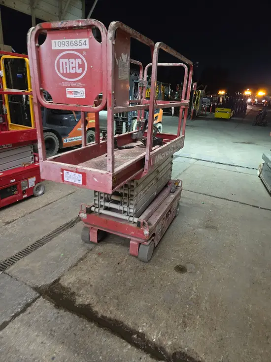 2019 MEC MICRO 19 Scissor Lift