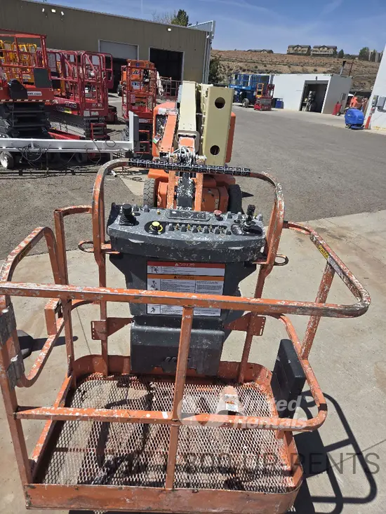2014 JLG E400AJPN Articulating Boom Lift