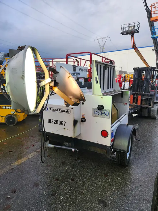 2014 Magnum Pro MLT5200 Portable Light Tower