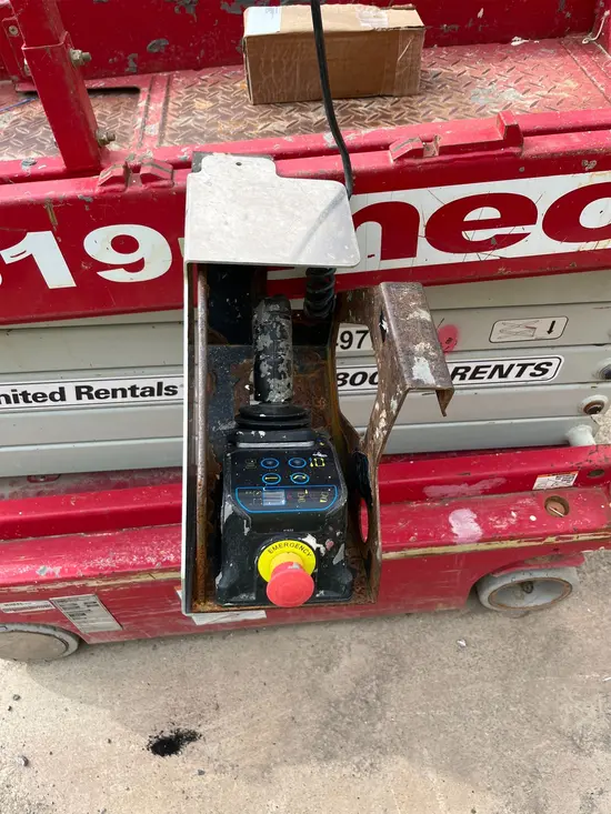 2018 MEC MICRO 19 Scissor Lift