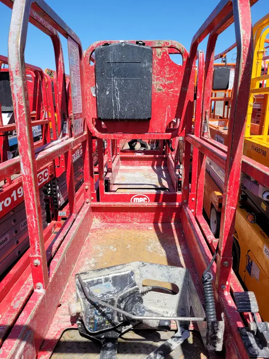 2018 MEC MICRO 19 Scissor Lift