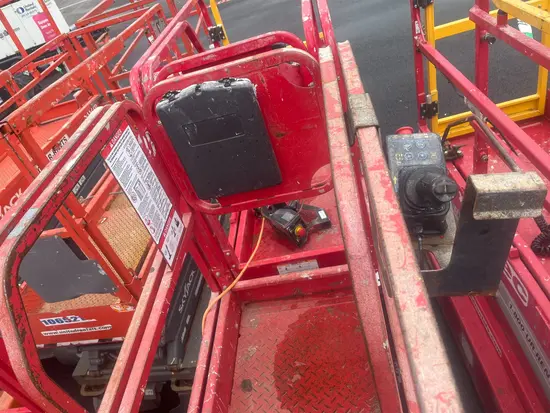 2019 MEC MICRO 19 Scissor Lift