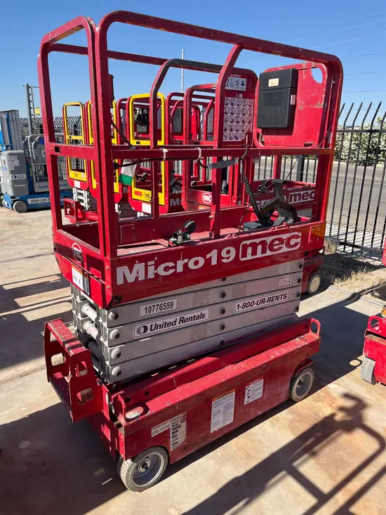 2018 MEC MICRO 19 Scissor Lift