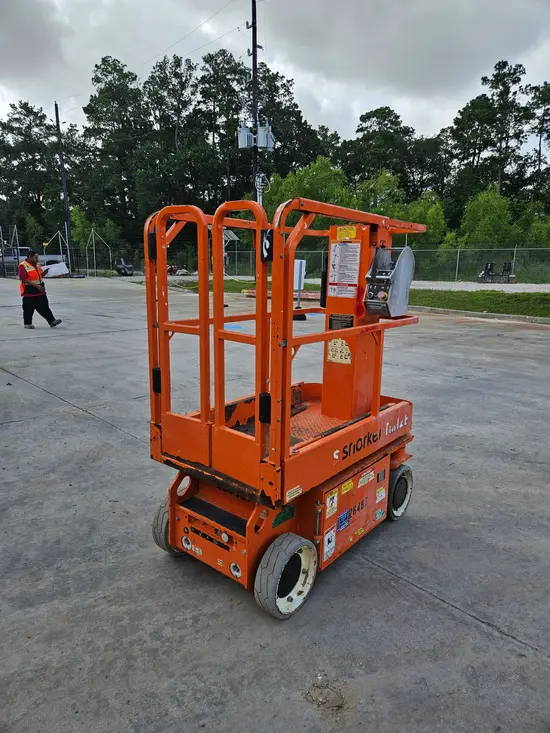 2018 Snorkel TM12E Self-Propelled One-Person Lift