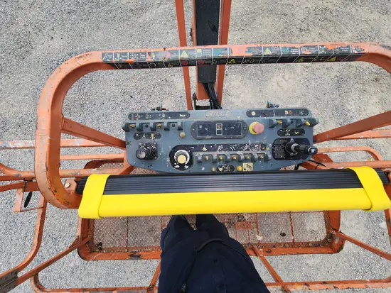 2017 JLG 800AJ Articulating Boom Lift