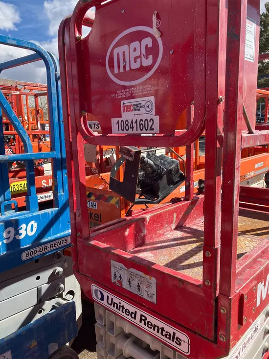 2018 MEC MICRO 19 Scissor Lift