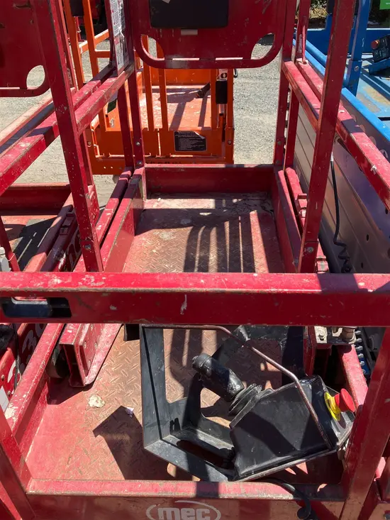 2018 MEC MICRO 19 Scissor Lift