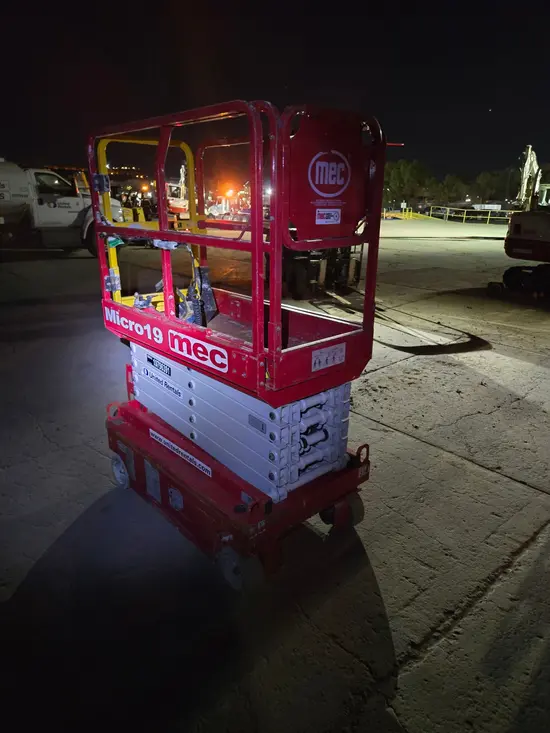 2018 MEC MICRO 19 Scissor Lift