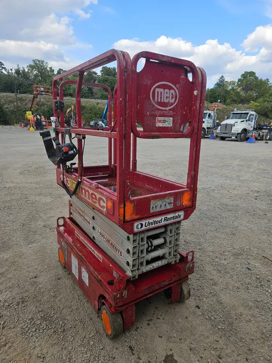 2018 MEC 1330SE Scissor Lift