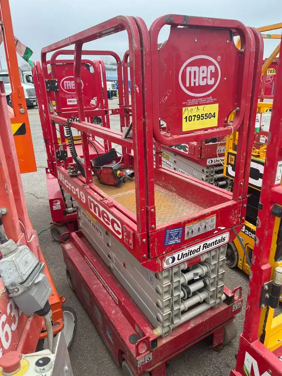 2018 MEC MICRO 19 Scissor Lift