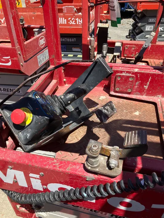 2018 MEC MICRO 19 Scissor Lift