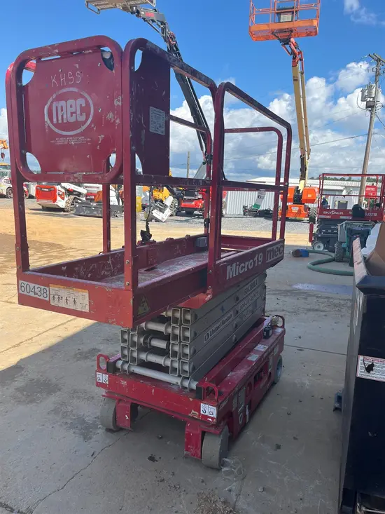 2018 MEC MICRO 19 Scissor Lift