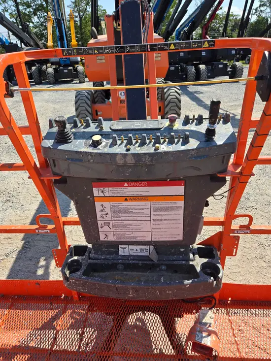 2017 JLG 800AJ Articulating Boom Lift
