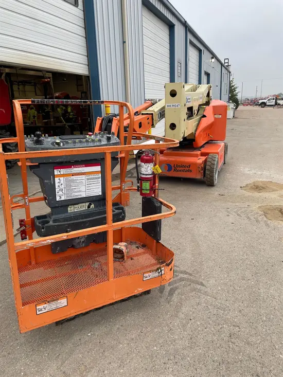 2013 JLG E400AJPN Articulating Boom Lift