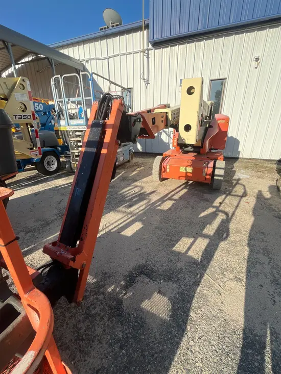 2015 JLG E400AJPN Articulating Boom Lift