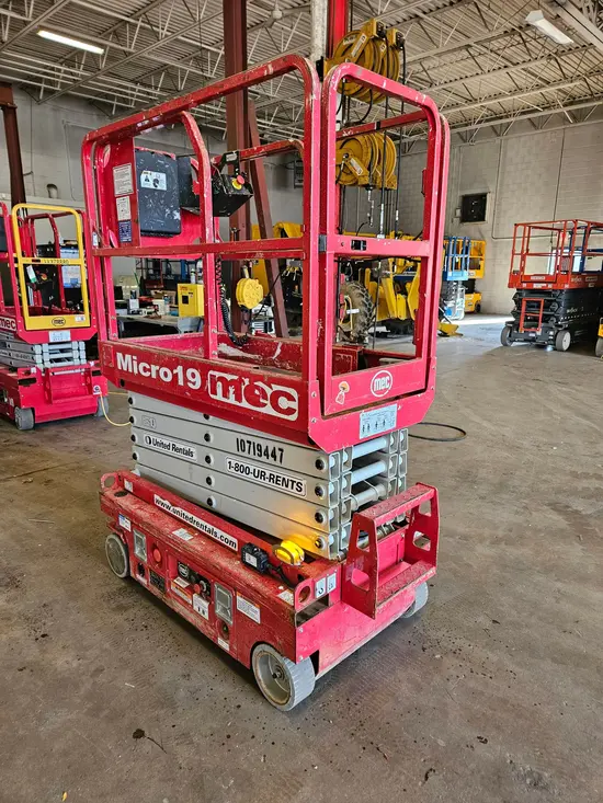 2018 MEC MICRO 19 Scissor Lift