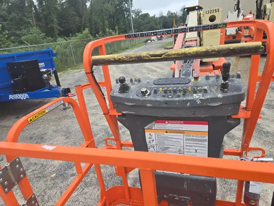 2013 JLG E400AJPN Articulating Boom Lift