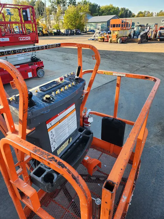 2015 JLG E300AJP Articulating Boom Lift
