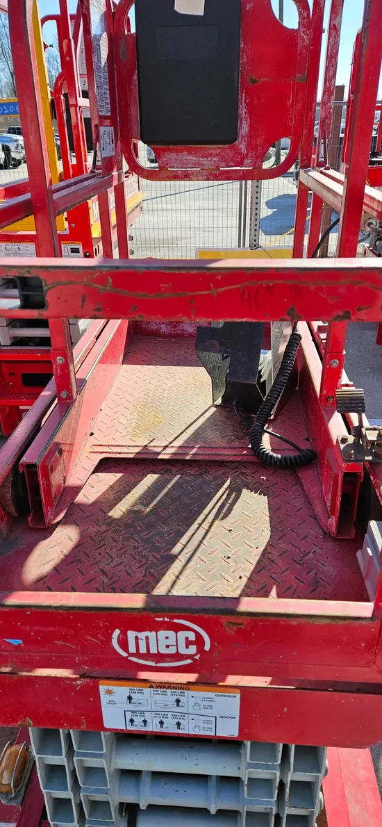 2018 MEC MICRO 19 Scissor Lift