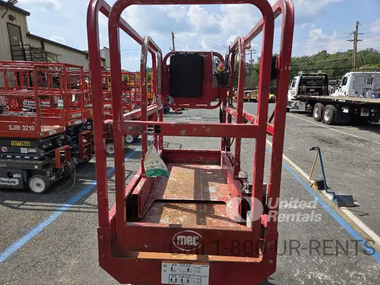 2018 MEC MICRO 19 Scissor Lift