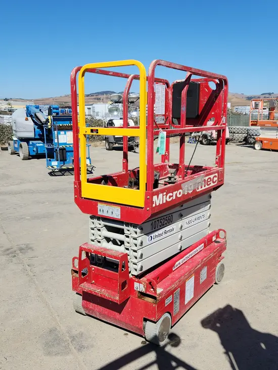 2018 MEC MICRO 19 Scissor Lift