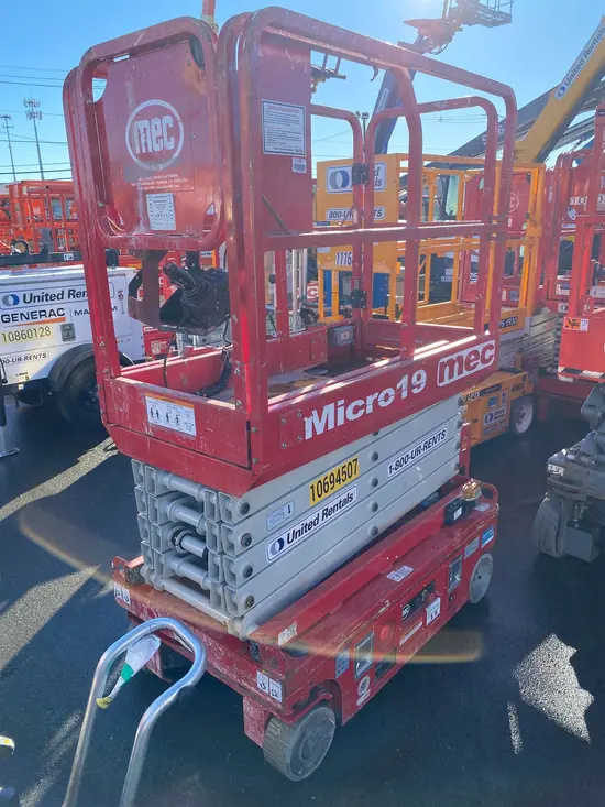 2017 MEC MICRO 19 Scissor Lift