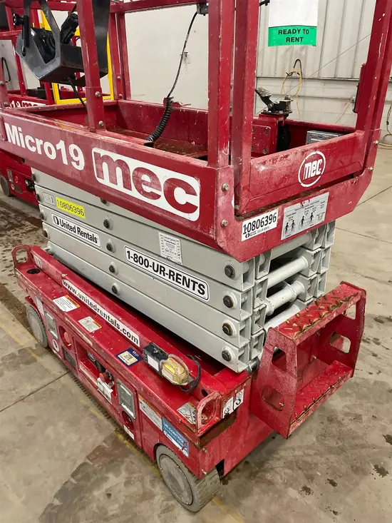 2018 MEC MICRO 19 Scissor Lift