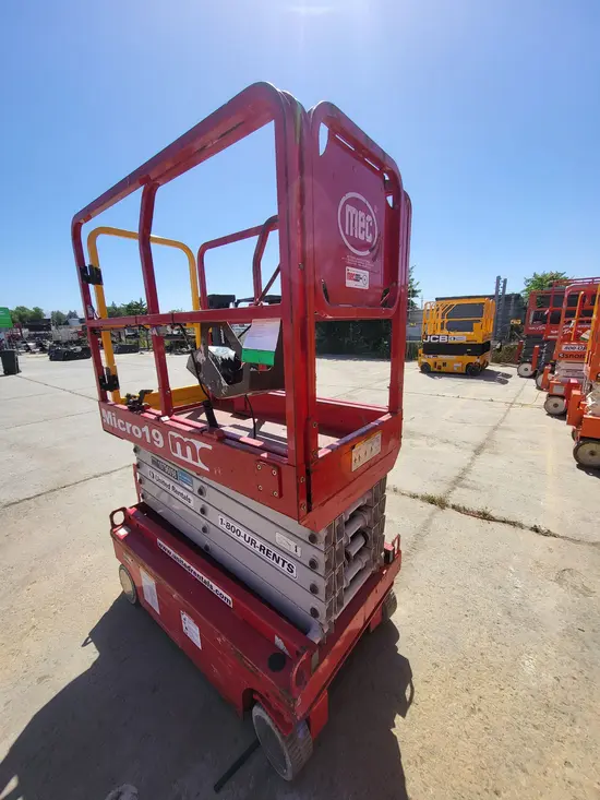 2018 MEC MICRO 19 Scissor Lift