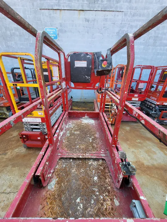 2018 MEC MICRO 19 Scissor Lift
